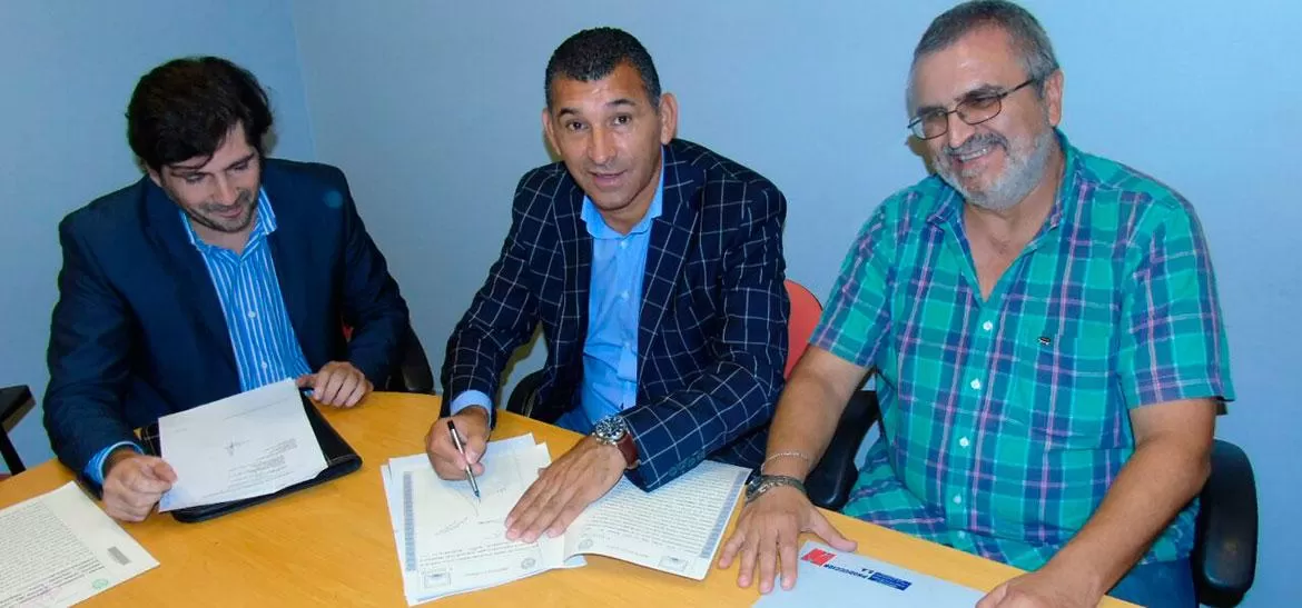 Mario Leito, presidente de Atlético, junto con otros dirigentes concretaron la compra de un predio de de 20 hectáreas en San Andrés. FOTO TOMADA DE CLUBATLÉTICOTUCUMAN.COM
