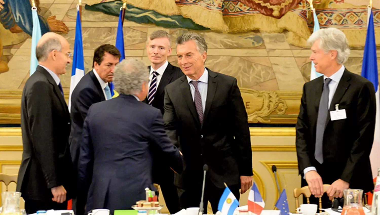 EN FRANCIA. Macri, junto a empresarios franceses. FOTO TOMADA DE LA NACIÓN