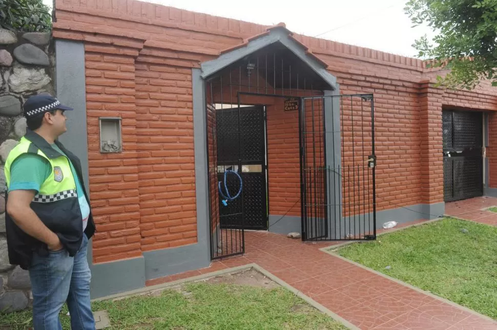 BARRIO BARRANCAS DEL SALÍ. En una vivienda, efectivos policiales secuestraron documentación; no hallaron a nadie.  