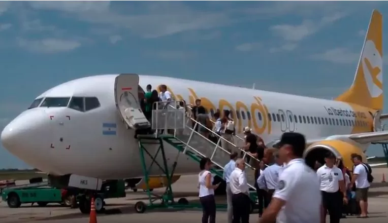 Flybondi realizó su primer vuelo comercial el viernes. 