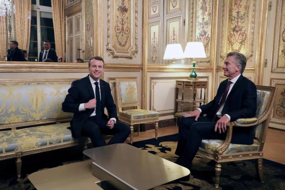 EN CONVERSACIÓN. Macron y Macri dialogaron durante una hora sobre el acuerdo entre la UE y el Mercosur; según el argentino, permitirá reducir la pobreza. reuters 