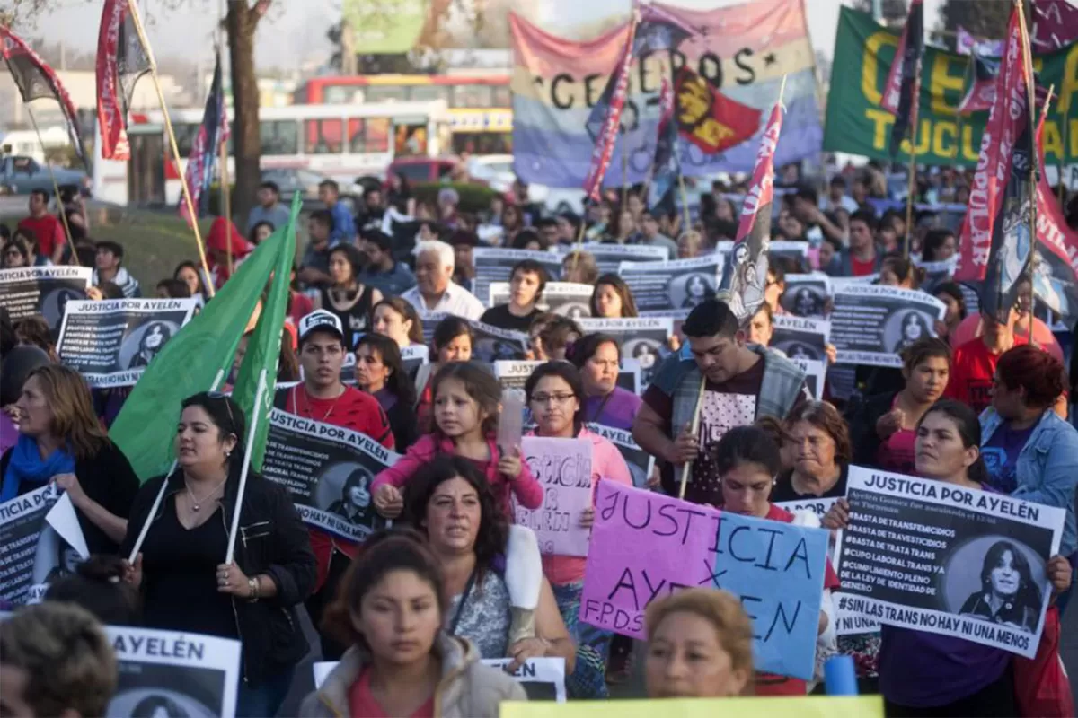 Marcha a causa del transfemicidio de Ayelén. Pasó por el parque, donde fue asesinada. FOTO ARCHIVO
