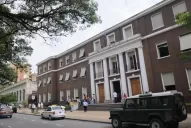 Se entregó Elizabeth Alzogaray, la supuesta jefa de la organización que ofrecía casas del Instituto de la Vivienda