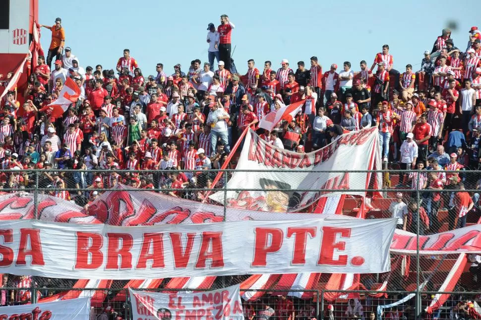 DESEO. Los hinchas de San Martín esperan que el equipo pueda alcanzar el nivel de juego que le posibilite pelear el ascenso. El torneo se reanuda el fin de semana. la gaceta / foto de hector peralta