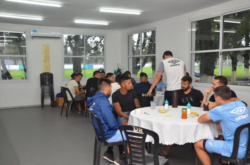 INOLVIDABLE. En una de las paredes del nuevo vestuario luce una gigantografía de la visita del “Decano” a cancha de Palmeiras, por la Copa Libertadores. 