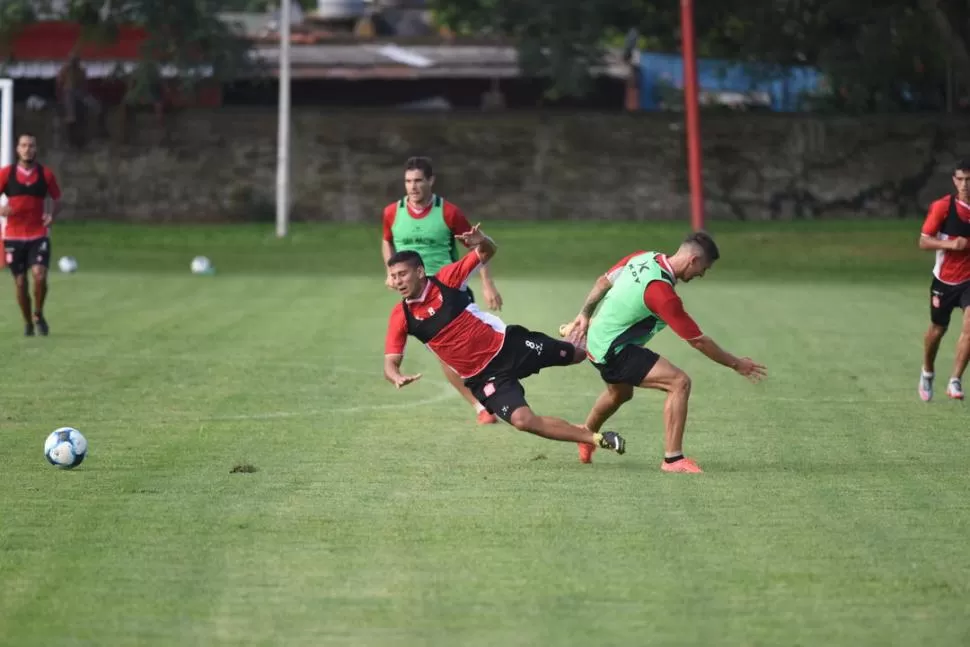 MOVEDIZO Y ENCARADOR. Damián Arce, uno de los refuerzos que sumó San Martín en este parate, aporta vértigo de mitad de cancha hacia adelante. El volante ex Unión y Patronato es atrevido e intenta siempre verticalizar el juego. la gaceta / fotos de juan pablo sánchez noli