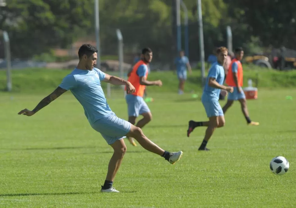FIRME. Cabral empezó el año en gran nivel. El central espera que Atletico siga por la senda triunfal. la gaceta / foto de franco vera