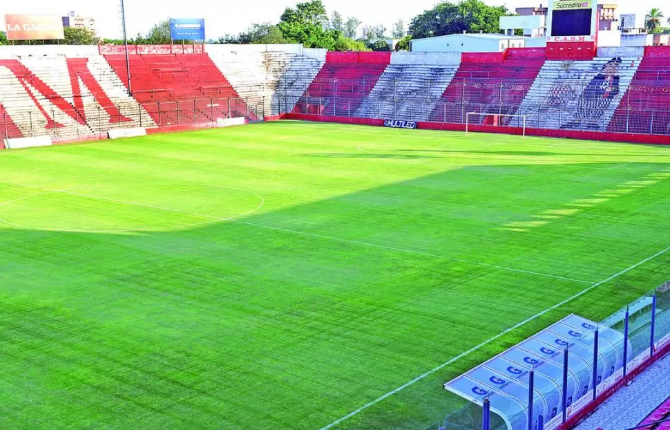 EL TRABAJO RINDIÓ LOS FRUTOS ESPERADOS. El campo de juego de La Ciudadela luce renovado gracias al trabajo de los cancheros del club que fueron capacitados y dirigidos por la empresa Greenkeeper. LA GACETA / FOTO DE hector peralta