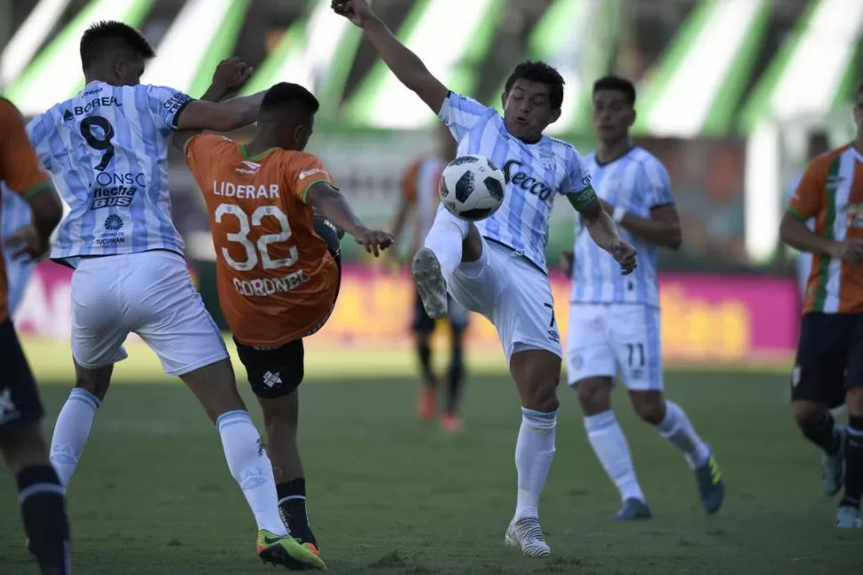 COMBATIVO. En un partido apagado, Atlético pudo hacerse de los tres puntos pero su intención quedó en el intento. “Ellos hicieron bien las cosas”, asumió “Pulguita”. foto de IGNACIO IZAGUIRRE (especial para la gaceta)