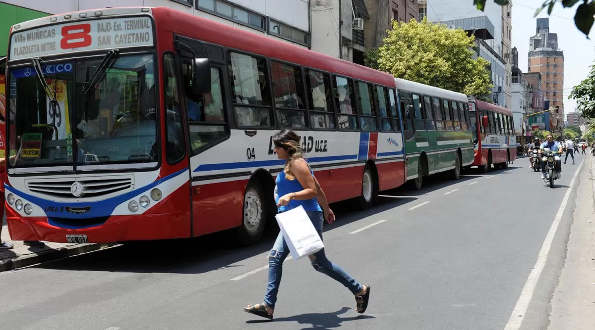 HASTA LAS 9. Los primeros ómnibus circularán con normalidad; de no haber respuestas, la huelga se extenderá hasta mañana al mediodía.