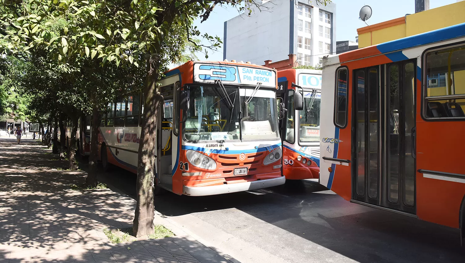 Miles de tucumanos se quedaron sin medio de movilidad para ir a trabajar. LA GACETA/FOTO DE ANALÍA JARAMILLO