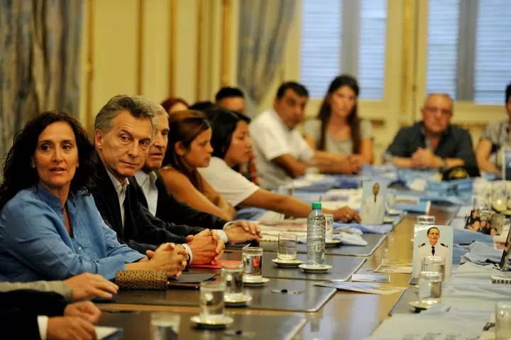 Macri se reunió el martes con familiares de los tripulantes del submarino ARA San Juan y hoy le darán una carta. FOTO TOMADA DE CLARÍN.COM