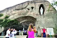 Más de 38.000 fieles honran a la Virgen de Lourdes