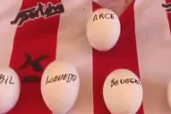 Con huevos escritos, hinchas de San Martín le dejaron un duro mensaje al equipo luego de la derrota con Riestra