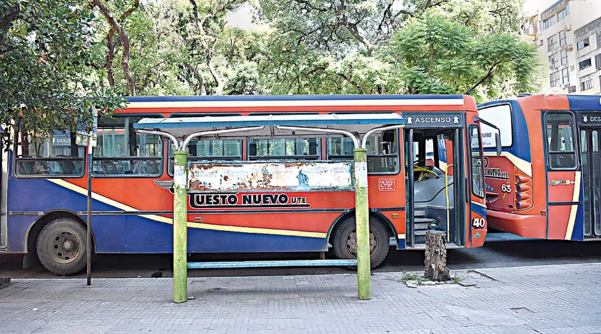 SIN SERVICIO. Más de 800 colectivos estuvieron un día y medio estacionados en las calles del microcentro.