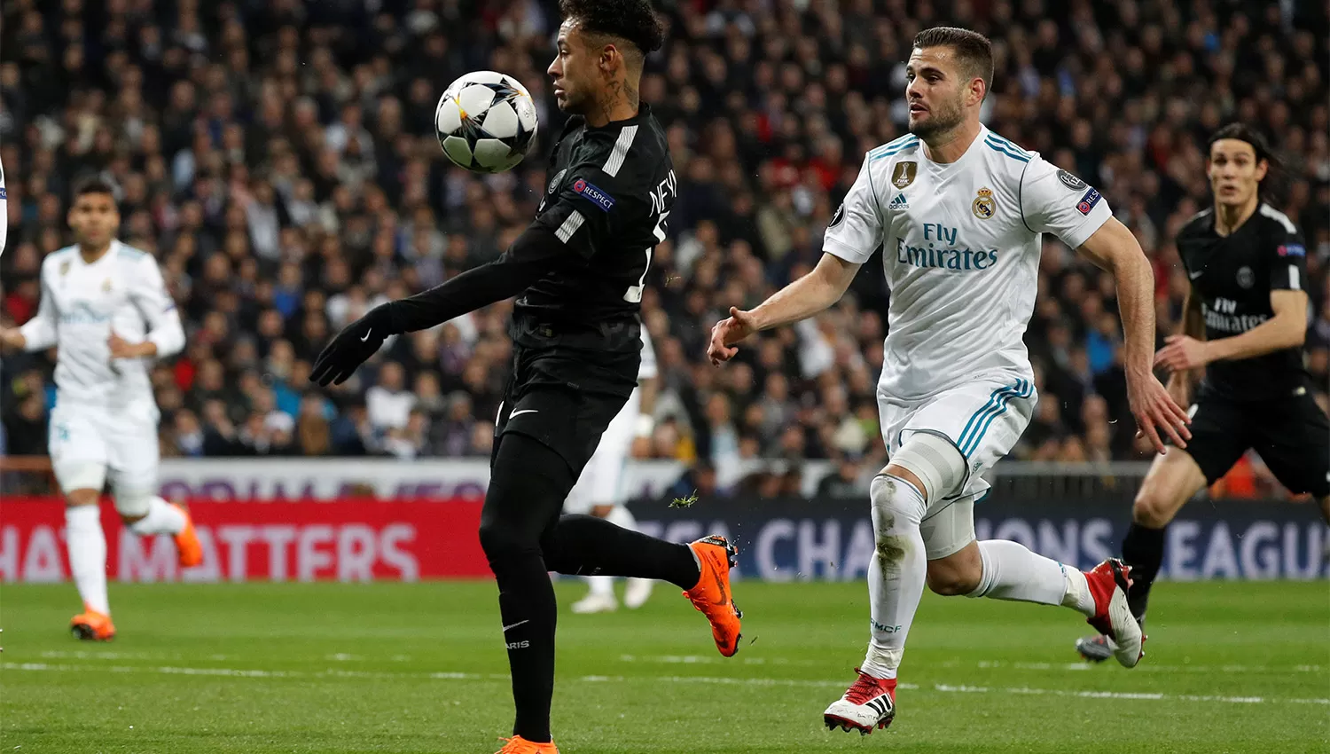 MANO A MANO. Real Madrid y PSG buscan un triunfo por la ida de los octavos de final de la Champions. (REUTERS)