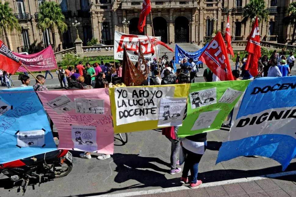 El PE inicia la discusión salarial con los docentes