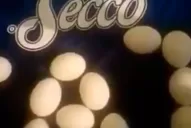 Los hinchas de Atlético también usaron huevos para responderles a los de San Martín