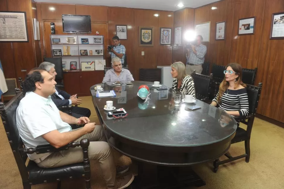 EN DEBATE. Loza (al centro), encabezará la discusión en la comisión de Transporte para definir la nueva tarifa. la gaceta / foto de Antonio Ferroni (archivo)