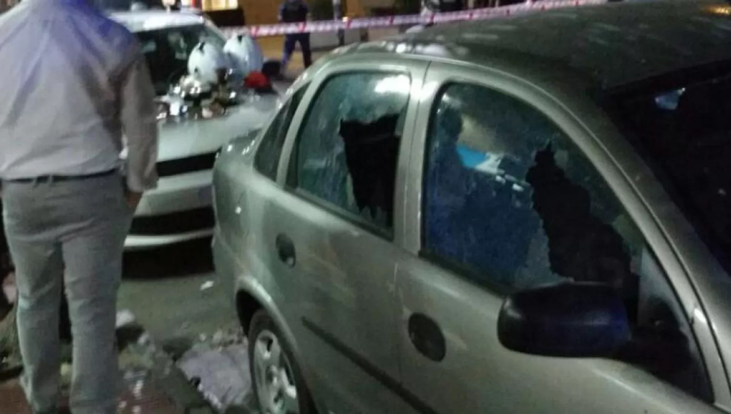 Muchas personas tuvieron que tirarse al piso durante el tiroteo. FOTO TOMADA DE LAVOZ.COM