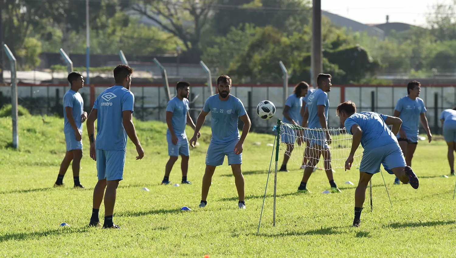 AJUSTANDO DETALLES. Atlético trabajó para ganar en La Paternal. (LA GACETA)