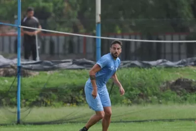 Emanuel Molina fue clave en el ascenso del Decano pero ahora la pelea desde abajo