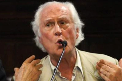 “Pino” Solanas denuncia al ministro de finanzas, Luis Caputo por omisión maliciosa