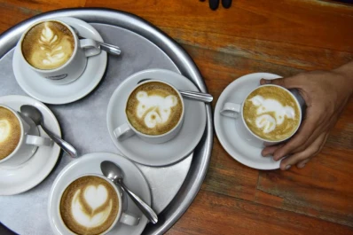 El latte art se impone para agregar un toque estético a la tradicional taza de café con leche