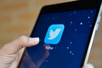 Fallo sin precedentes: la obligaron a realizar 150 horas de trabajo comunitario por insultar en Twitter