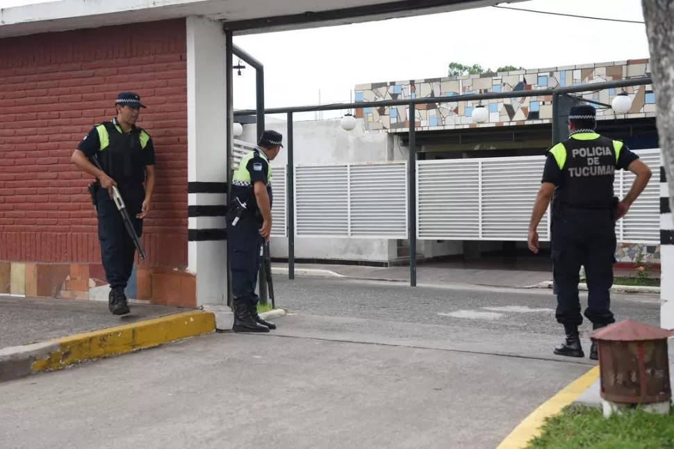 OPERATIVOS. Desde el jueves por la tarde se vienen realizando diferente operativos para poder atrapar al sospechoso del doble crimen de los policías. la gaceta / foto de analía jaramillo