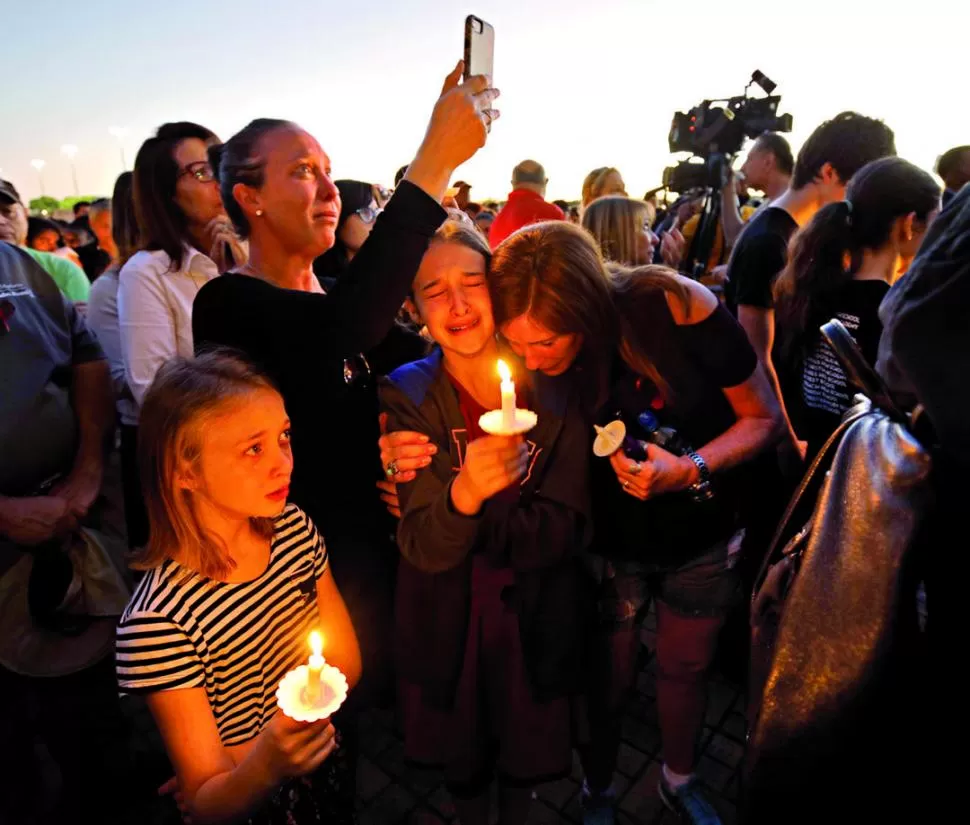 IMÁGENES DESGARRADORAS. El ataque en el que murieron 17 personas causó conmoción en todo el mundo. reuters