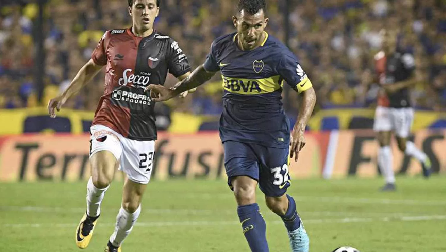 POR MÁS. De la mano de Tevez, los Xeneizes buscarán mantener la ventaja con sus perseguidores. ARCHIVO