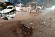 Dos camionetas chocaron en la esquina de Mate de Luna y Colón