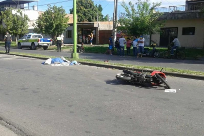 Chocó contra una columna y murió en barrio Victoria