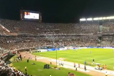 Los hinchas de River cantaron en contra de Macri en el Monumental