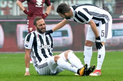 Higuaín hizo asustar a todos con su tobillo