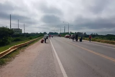 Por los cortes, llegar al aeropuerto Benjamín Matienzo fue una misión casi imposible