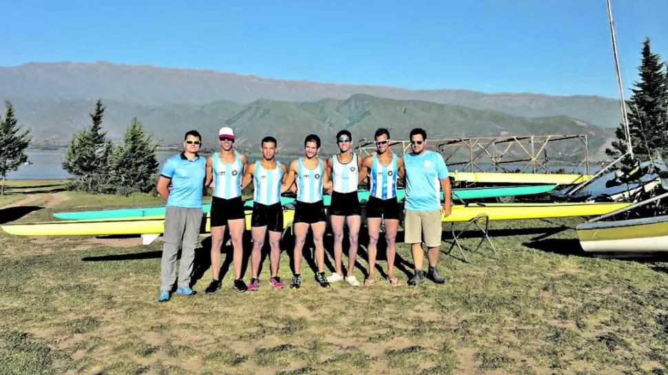 A PLENO. Pablo García, preparador físico; los remeros Scenna, Modarelli, Pagnanelli, Herrera y Cristian Rosso (selección Mayor) y Cambareri, el el técnico. 