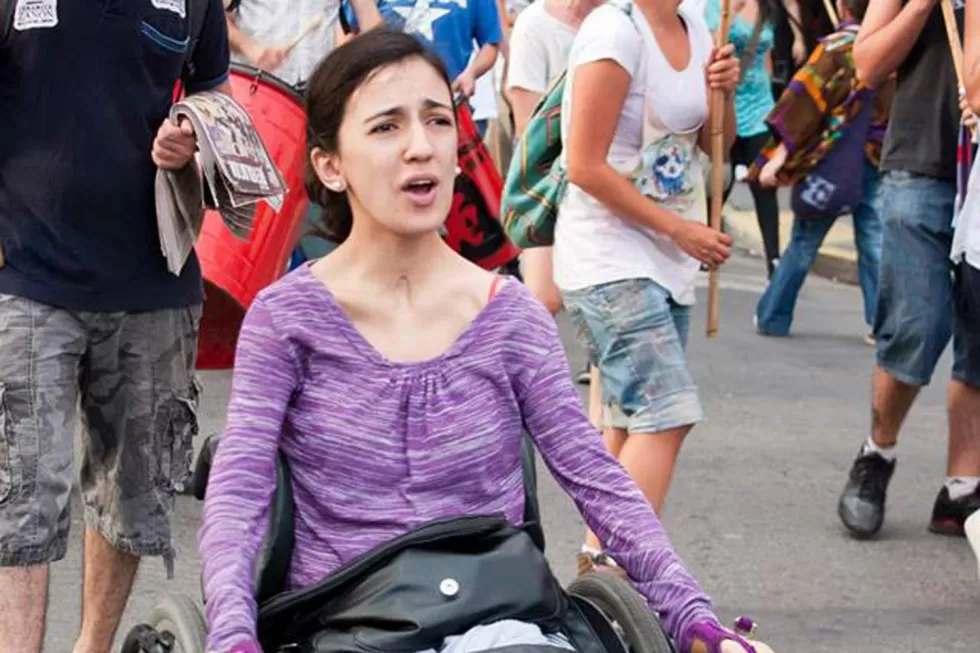 PEDIDO DE AYUDA. Mariana Arreguez en una manifestación. FOTO TOMADA DE SU CUENTA DE FACEBOOK.