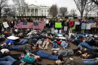 Temor en Estados Unidos: más de 100 estudiantes viajaron a la capital de Florida para exigir más control de armas