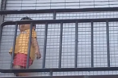 Dejaron a un niño encerrado en el balcón de un jardín maternal
