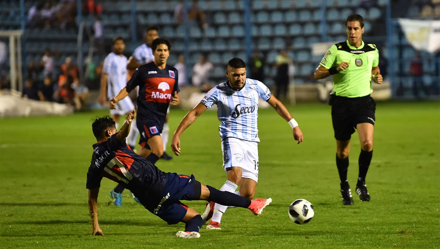 EMPATE. Atlético no pudo superar a Tigre y sumó un punto como local. LA GACETA / FOTO DE OSVALDO RIPOLL