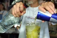 Cada vez más jóvenes mezclan alcohol con energizantes