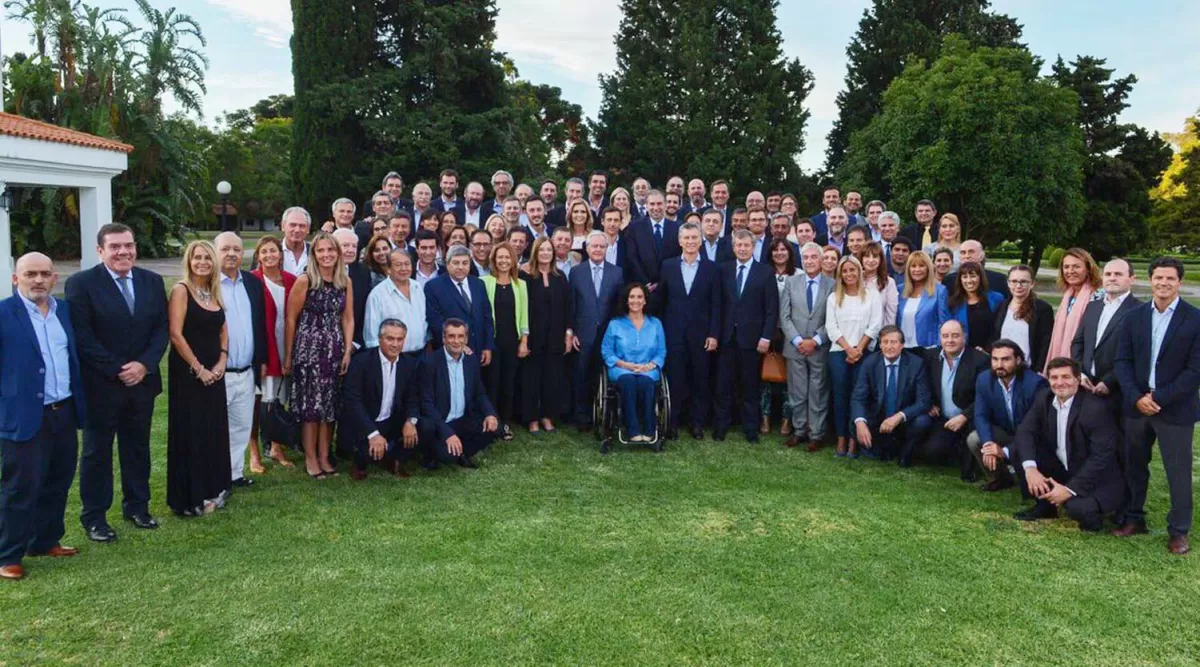 CON ALTURA. Macri reunió ayer a legisladores de Cambiemos en Olivos para darles libertad de acción e instarlos a debatir sobre el aborto. twitter @mauricio macri