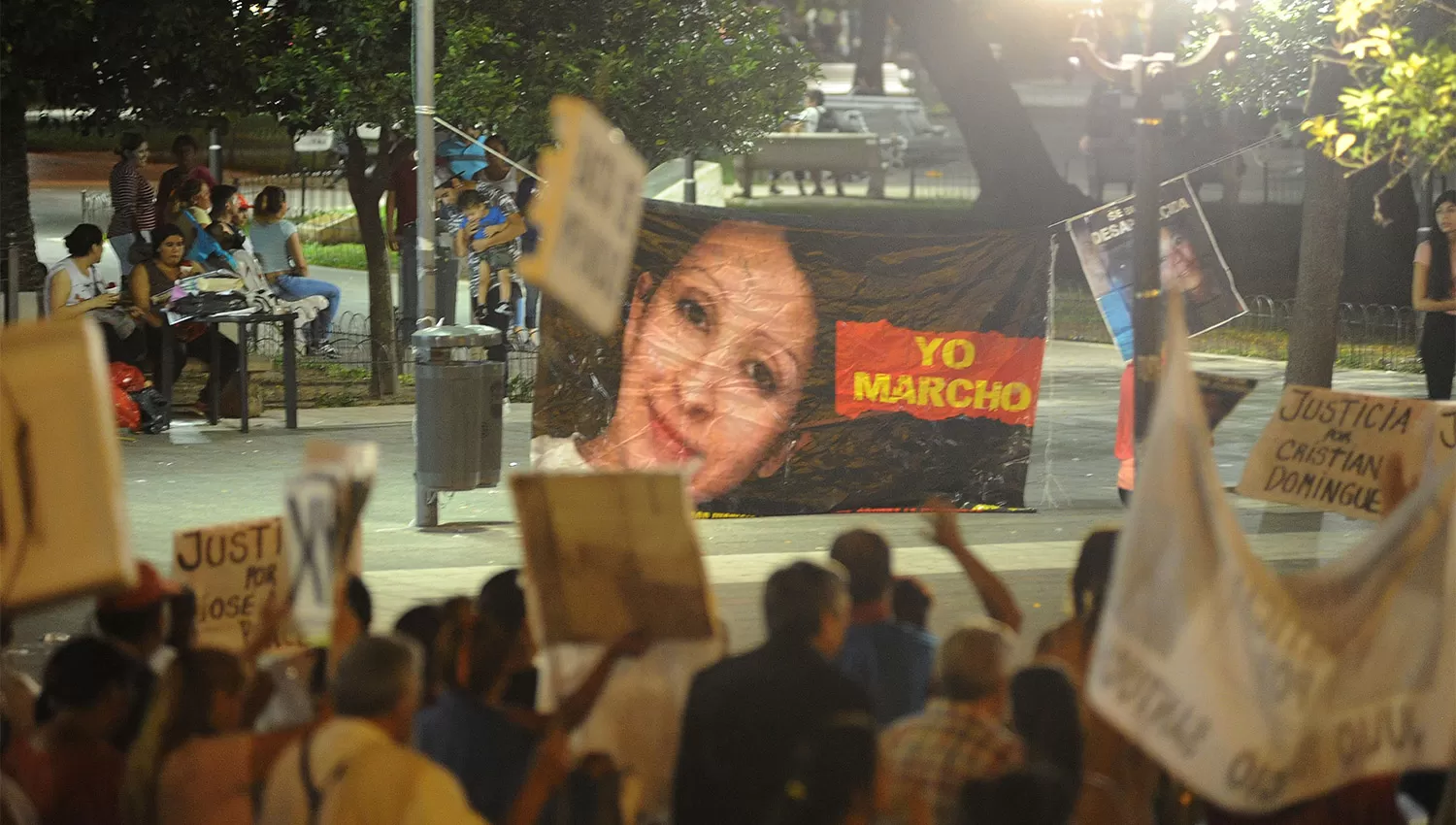 RECUERDO EN LA PLAZA INDEPENDENCIA. Cientos de personas marcharon ayer al cumplirse 12 años del homicidio de Paulina Lebbos. ARCHIVO LA GACETA / FOTO DE HÉCTOR PERALTA