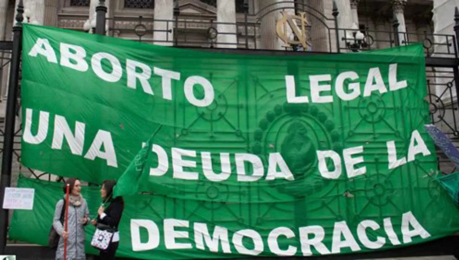 EN EL CONGRESO. Muchas personas a lo largo del país están en favor de que se debata la legalización del aborto. (TÉLAM)