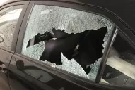 Por la inseguridad, se disparó la venta y colocación de cristales de autos: cuánto valen y cómo reforzarlos