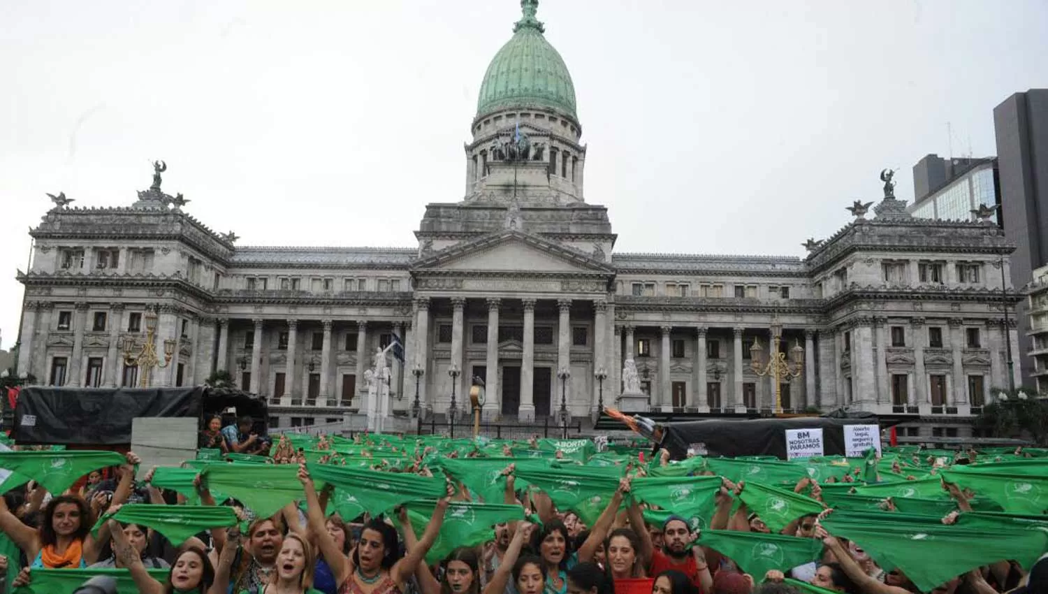 A FAVOR. Organizaciones sociales se manifestaron frente al Congreso de la Nación para pedir el tratamiento del proyecto, que fracasó seis veces en los últimos 11 años. ARCHIVO