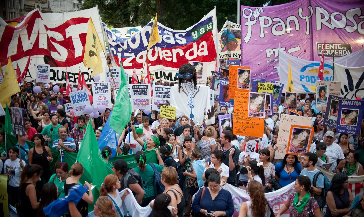 MARCHA 8M 2017. Mañana la movilización comenzará a las 18, en la plaza Urquiza. LA GACETA/INÉS QUINTEROS ORIO