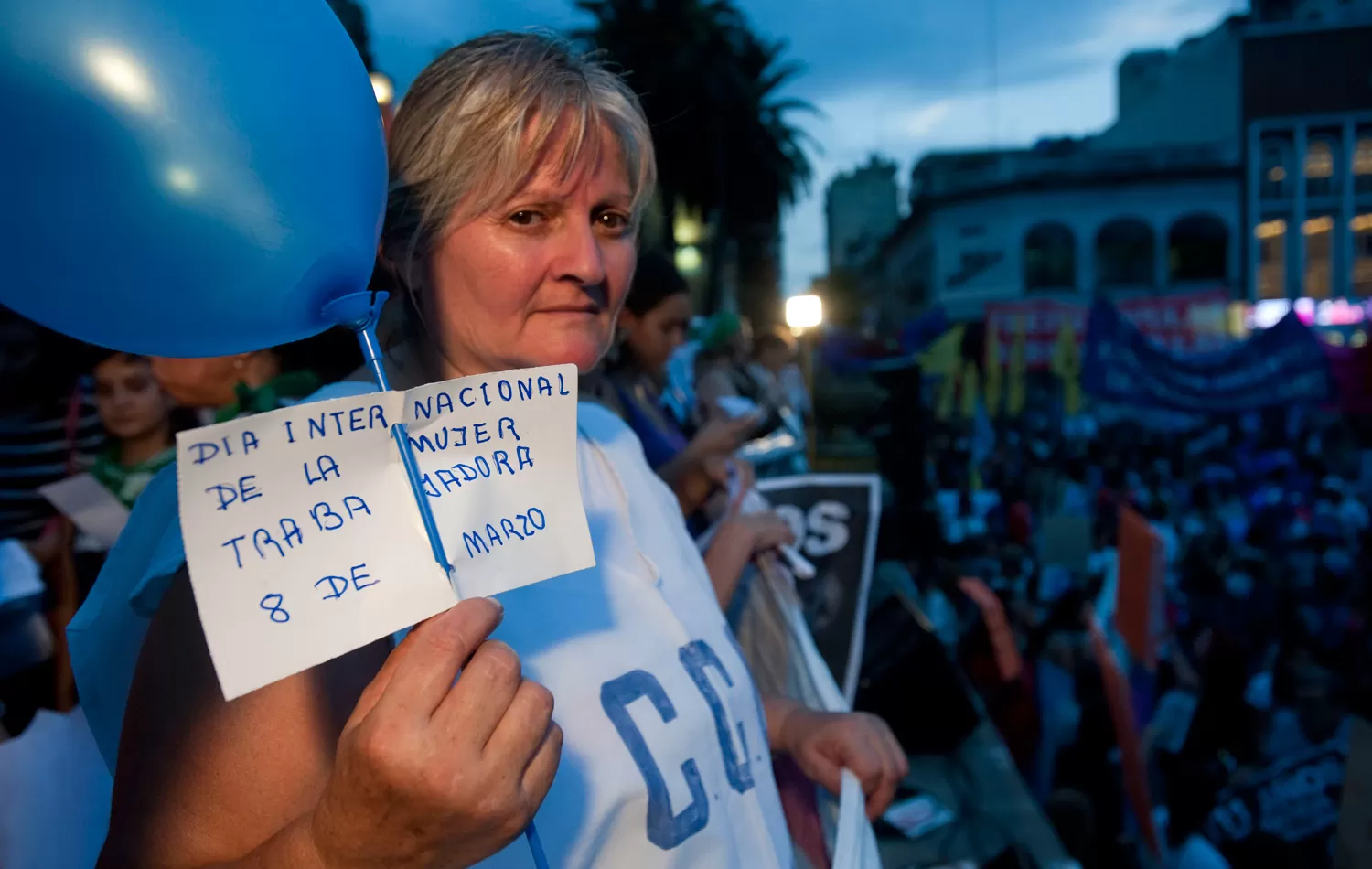 MARCHA 8M. Marcha en la plaza Independencia 2017. Miles de personas se congregaron para pedir #NiUnaMenos. LA GACETA/ INÉS QUINTEROS ORIO